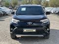 Toyota RAV4 2017 года за 11 990 000 тг. в Актобе – фото 2