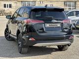 Toyota RAV4 2017 годаүшін11 990 000 тг. в Актобе – фото 4