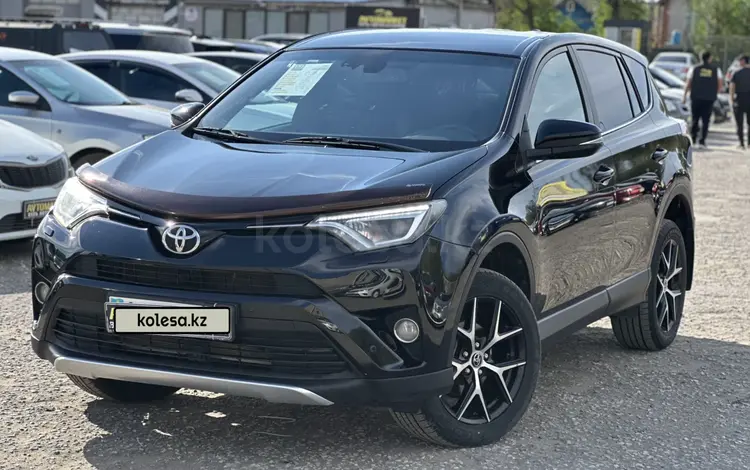 Toyota RAV4 2017 года за 11 990 000 тг. в Актобе