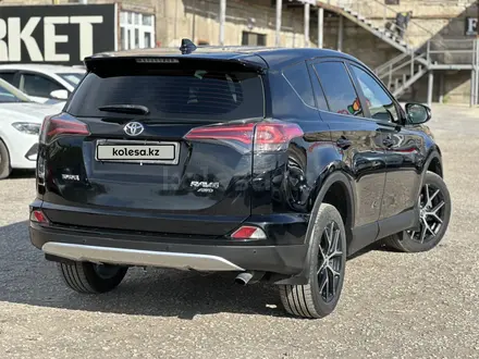 Toyota RAV4 2017 года за 11 990 000 тг. в Актобе – фото 5