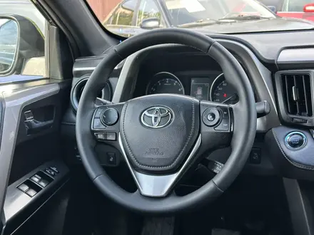 Toyota RAV4 2017 года за 11 990 000 тг. в Актобе – фото 8