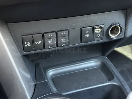 Toyota RAV4 2017 года за 11 990 000 тг. в Актобе – фото 23