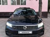Volkswagen Passat 2018 года за 11 500 000 тг. в Алматы – фото 4