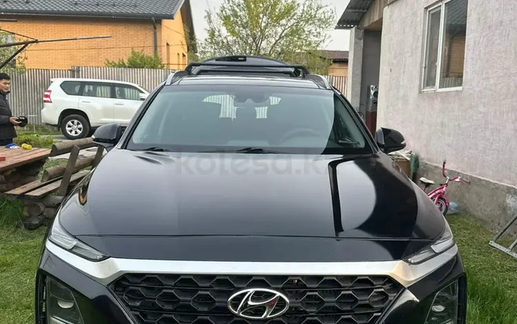 Hyundai Santa Fe 2019 года за 17 000 000 тг. в Алматы