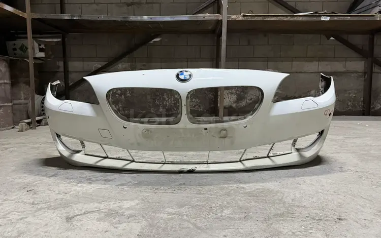Передний бампер BMW 5 Series F10 (привозной) за 90 000 тг. в Алматы