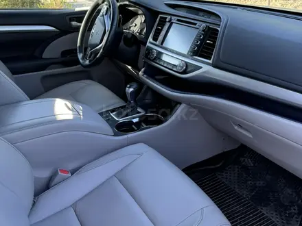 Toyota Highlander 2017 года за 10 200 000 тг. в Атырау – фото 12
