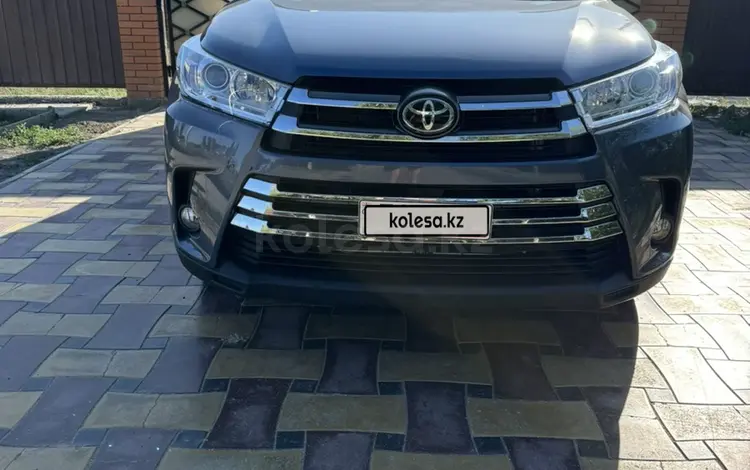 Toyota Highlander 2017 года за 10 200 000 тг. в Атырау