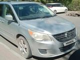 Volkswagen Routan 2009 года за 5 700 000 тг. в Астана