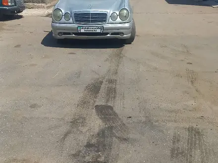 Mercedes-Benz E 220 1998 года за 2 100 000 тг. в Астана – фото 3