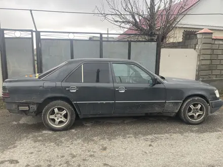 Mercedes-Benz E 220 1994 года за 1 000 000 тг. в Тараз