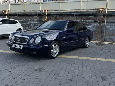 Mercedes-Benz E 200 1996 года за 4 500 000 тг. в Алматы