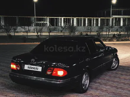 Mercedes-Benz E 280 1997 года за 2 250 000 тг. в Актау – фото 2