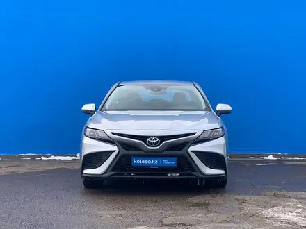 Toyota Camry 2021 года за 12 980 000 тг. в Алматы – фото 2