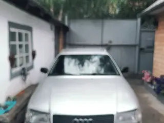 Audi 100