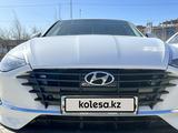 Hyundai Sonata 2022 годаүшін13 400 000 тг. в Атырау – фото 2