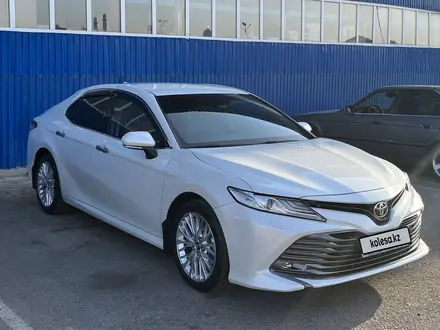 Toyota Camry 2019 года за 15 200 000 тг. в Шымкент