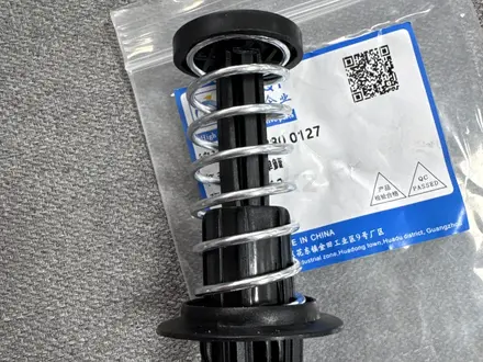 Пружина капота для Mercedes Benz GLC W204 W212 W222 за 12 000 тг. в Алматы