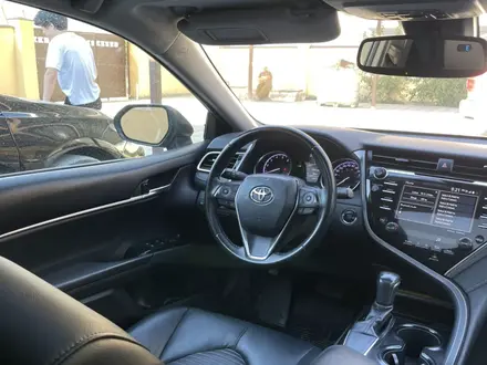 Toyota Camry 2018 года за 8 000 000 тг. в Актау – фото 4