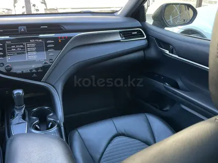 Toyota Camry 2018 года за 8 000 000 тг. в Актау – фото 5