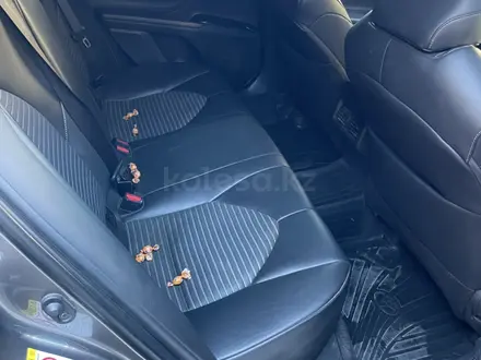 Toyota Camry 2018 года за 8 000 000 тг. в Актау – фото 6