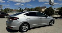 Hyundai Elantra 2019 года за 8 000 000 тг. в Актобе – фото 5