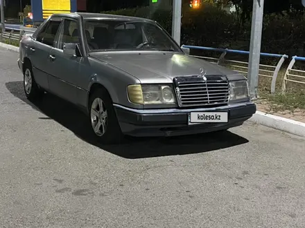 Mercedes-Benz E 220 1993 года за 1 500 000 тг. в Талдыкорган – фото 2