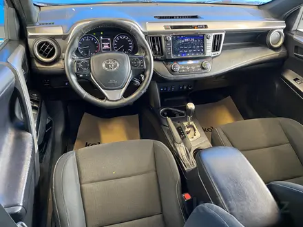 Toyota RAV4 2018 года за 9 720 000 тг. в Алматы – фото 11