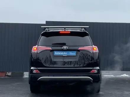 Toyota RAV4 2018 года за 9 720 000 тг. в Алматы – фото 4