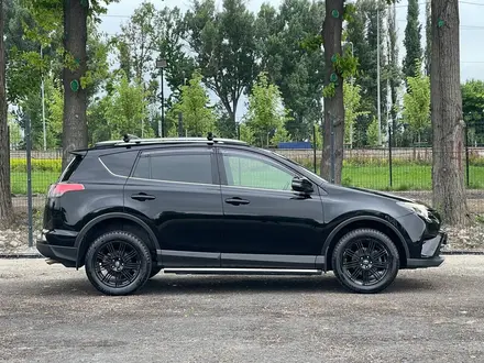 Toyota RAV4 2018 года за 8 770 000 тг. в Алматы – фото 4