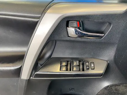Toyota RAV4 2018 года за 9 720 000 тг. в Алматы – фото 14