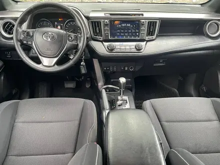 Toyota RAV4 2018 года за 8 770 000 тг. в Алматы – фото 12