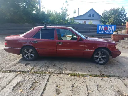 Mercedes-Benz E 200 1995 года за 1 550 000 тг. в Астана – фото 2