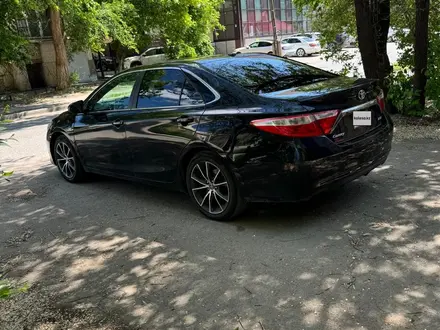 Toyota Camry 2016 года за 8 300 000 тг. в Уральск – фото 5