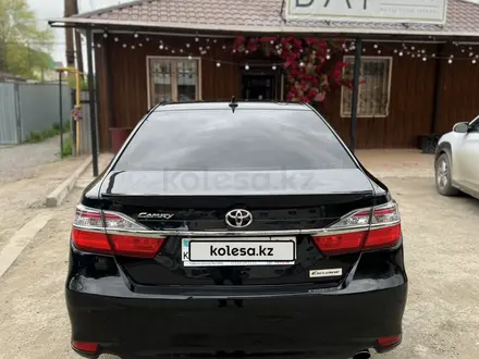 Toyota Camry 2017 годаүшін13 000 000 тг. в Актобе – фото 5