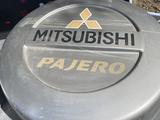 Колпак на запасное колесо Mitsubishi Pajero. за 30 000 тг. в Усть-Каменогорск