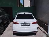 Hyundai Accent 2021 года за 6 800 000 тг. в Шымкент – фото 2