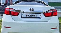 Toyota Camry 2013 года за 9 800 000 тг. в Шымкент – фото 2
