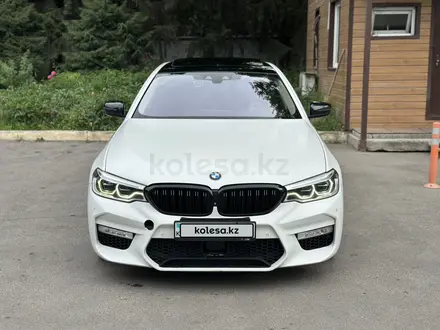 BMW 540 2020 года за 23 000 000 тг. в Алматы – фото 2