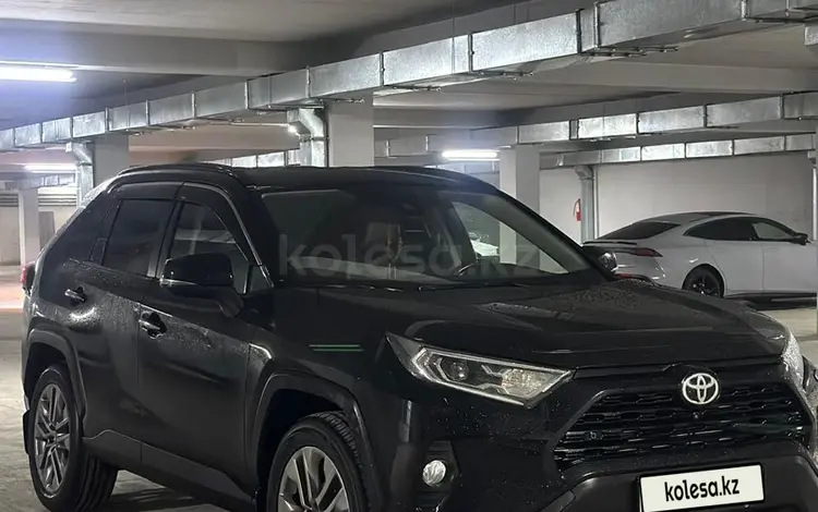 Toyota RAV4 2021 годаfor19 000 000 тг. в Алматы