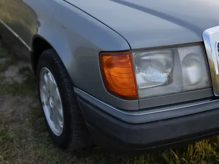 Mercedes-Benz E 230 1991 года за 2 400 000 тг. в Жетысай – фото 3