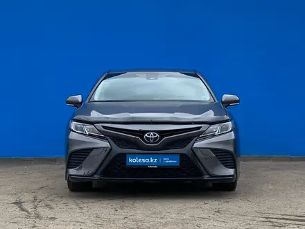 Toyota Camry 2019 года за 10 440 000 тг. в Алматы – фото 2