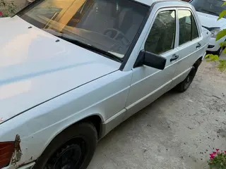 Mercedes-Benz 190