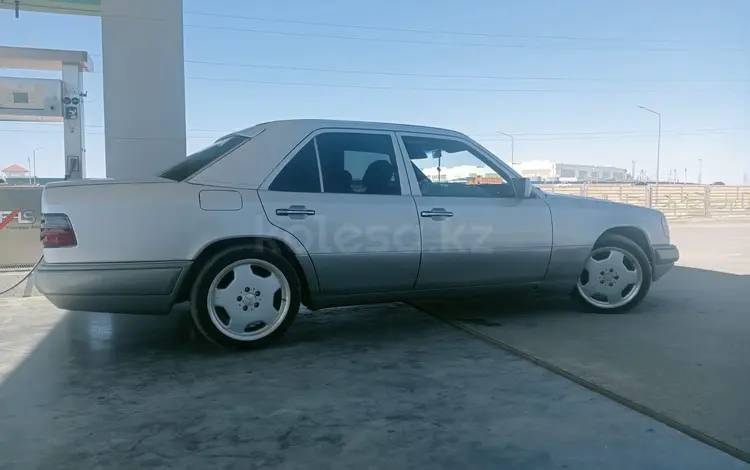 Mercedes-Benz E 280 1995 года за 2 900 000 тг. в Актау