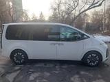 Hyundai Staria 2022 года за 23 500 000 тг. в Алматы – фото 2