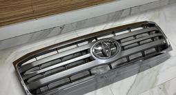 Решетка радиатора Land Cruiser 100 105 за 45 000 тг. в Актобе