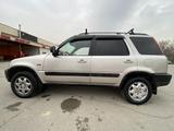 Honda CR-V 1998 года за 3 000 000 тг. в Алматы – фото 2