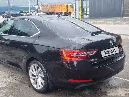 Skoda Superb 2019 года за 14 200 000 тг. в Алматы – фото 4