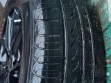 Диски на летней резине за 120 000 тг. в Алтай – фото 2