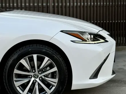 Lexus ES 250 2019 года за 17 300 000 тг. в Алматы – фото 19