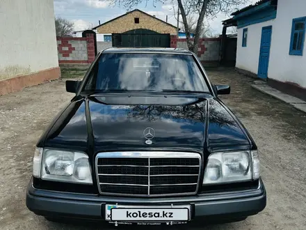 Mercedes-Benz E 220 1994 года за 3 800 000 тг. в Тараз – фото 2